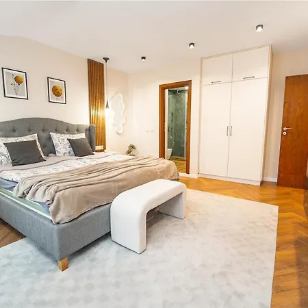 Luxury 2 Bedroom - Breakfast - Free Parking * バンスコ