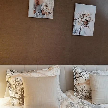 Luxury 2 Bedroom - Breakfast - Free Parking Daire