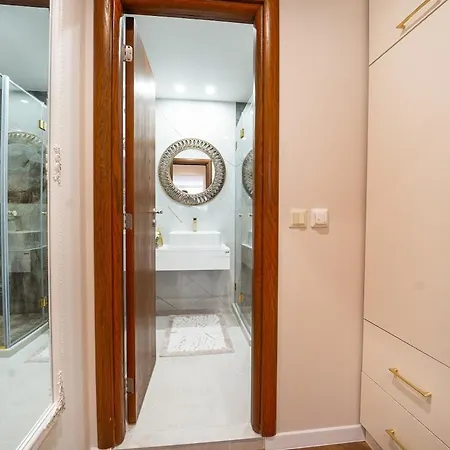 Daire Luxury 2 Bedroom - Breakfast - Free Parking *