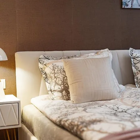 Luxury 2 Bedroom - Breakfast - Free Parking * バンスコ